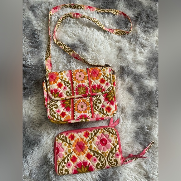 Like new! Vera Bradley Set Pink and Orange Floral Crossbody Bag and wallet - Picture 1 of 8